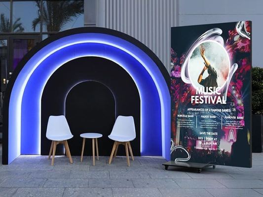 Affichage LED double face à économie d'énergie et haute luminosité, mur vidéo publicitaire multifonctionnel et coloré
