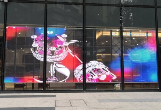 220W/ M2 d'affichage transparent 5000nits 7.8mm de LED Mesh Screen Outdoor Glass Window