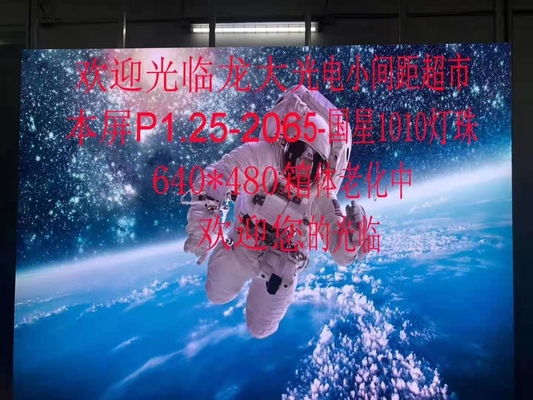 Écran LED petit pixel de 1,25 mm Max. 800W/㎡ pour l'affichage intérieur