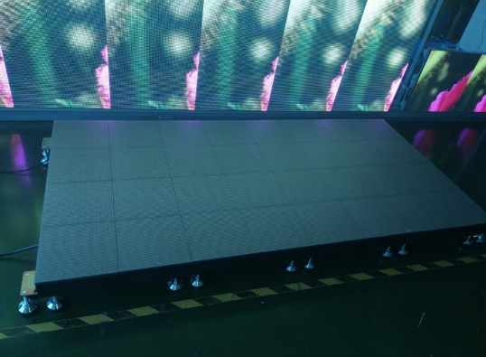 Contrôle DMX Écran LED Carreaux de sol intérieurs / extérieurs Matériau alliage d'aluminium de haute qualité
