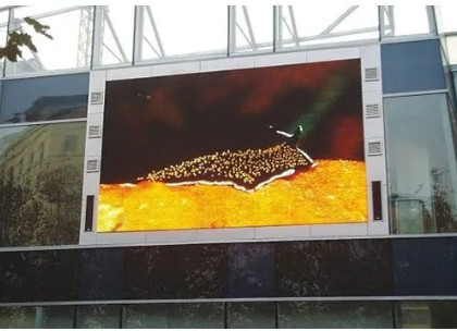 Affichage extérieur LED fixe monté sur le mur avec une consommation d'énergie maximale de 800 W/m2