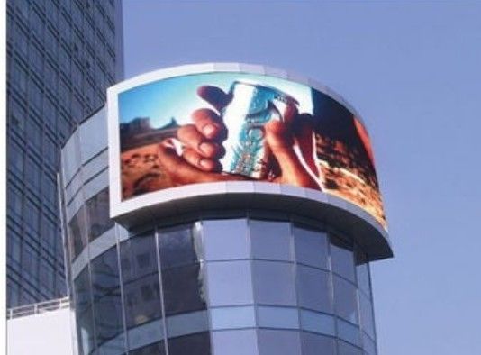 Panneaux d'affichage extérieurs P4 écran LED incurvé RVB durable et économe en énergie