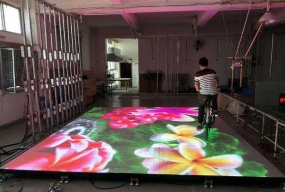 Éclairage de sol de danse à écran LED pour événements.