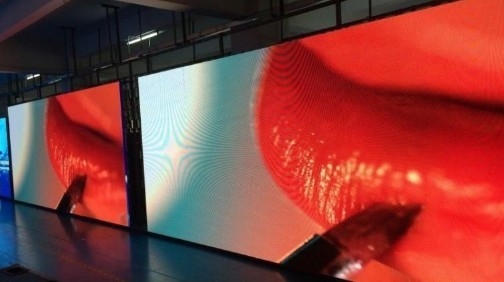 16,7 trillion d'affichages à LED polychromes d'intérieur P5 RVB ont mené le balayage 16 des panneaux 1R1G1B 1