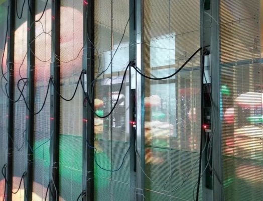 les écrans transparents en verre LED de ² de 3500cd/M montrent la FCC IP43 12m pour le magasin de bijoux